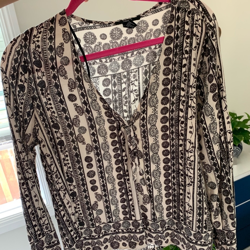 Forever 21 Black and White Long Sleeve